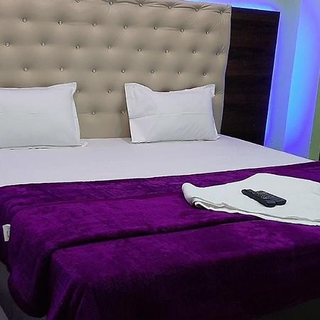 Hotel Radhe Krishna Adilabad ภายนอก รูปภาพ