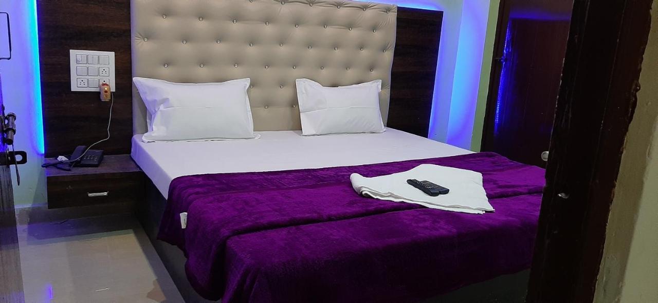 Hotel Radhe Krishna Adilabad ภายนอก รูปภาพ